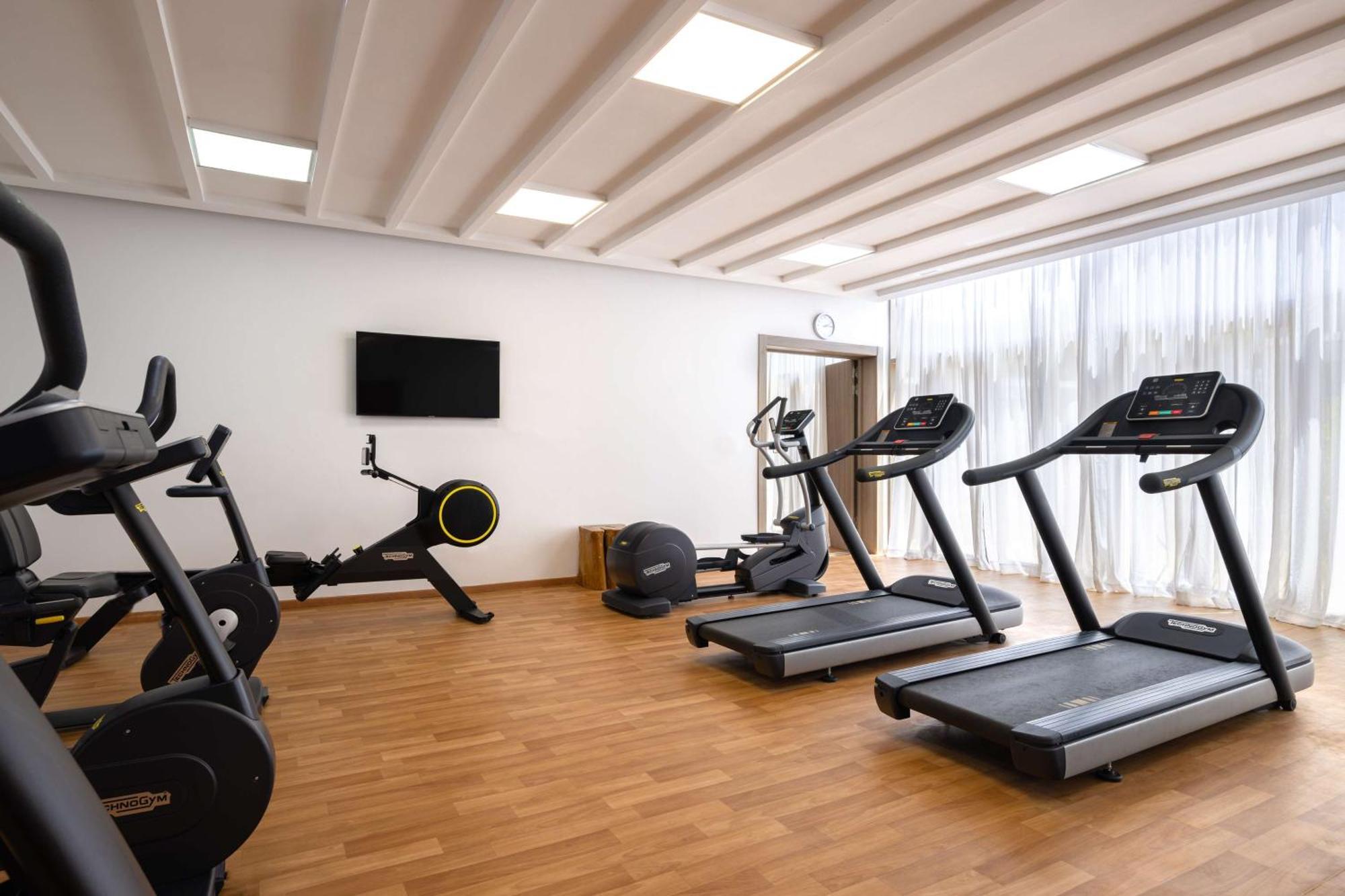 Radisson Blu Resort Al Hoceima Exterior photo A gym at a hotel