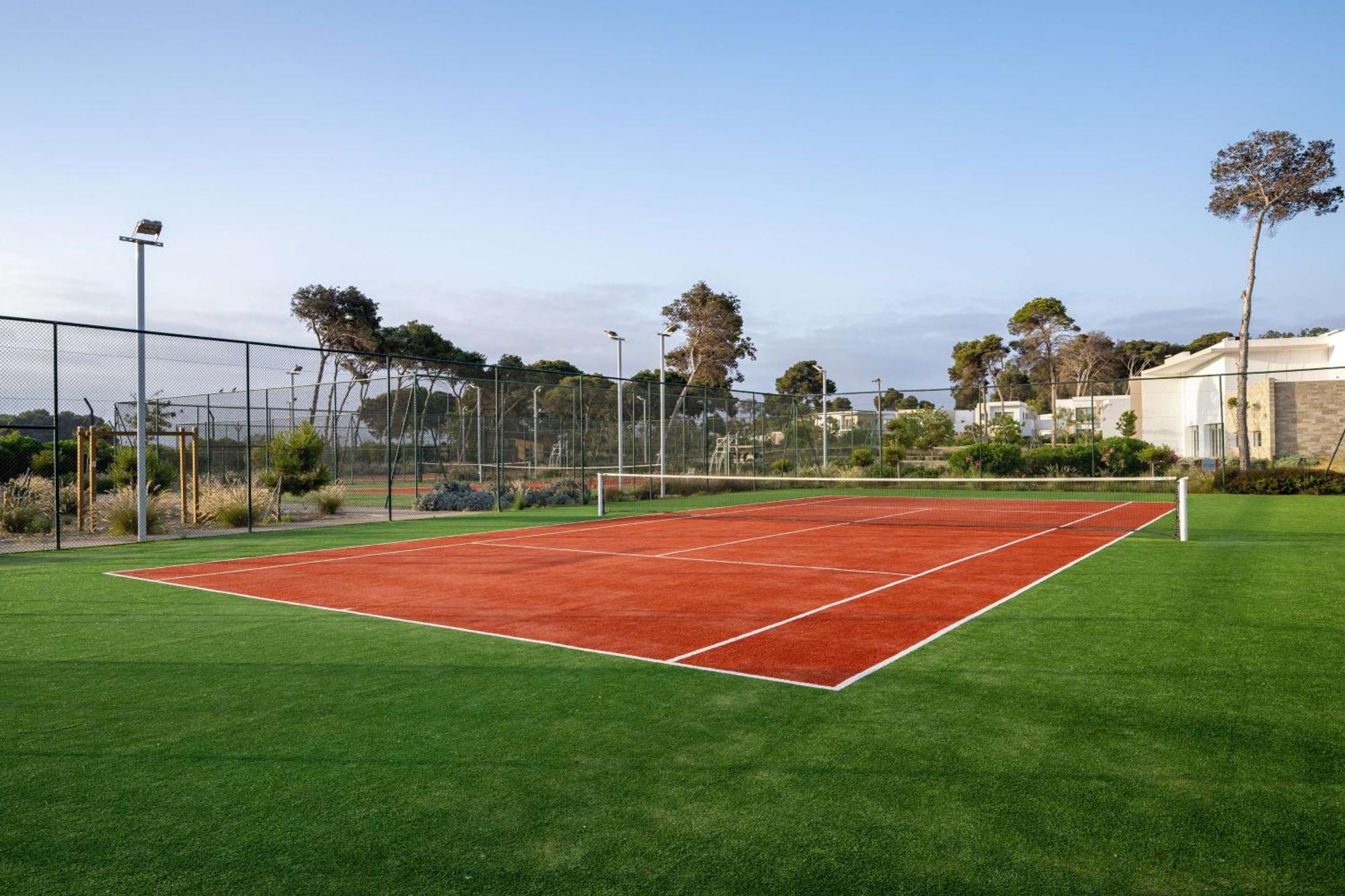 Radisson Blu Resort Al Hoceima Exterior photo Tennis court