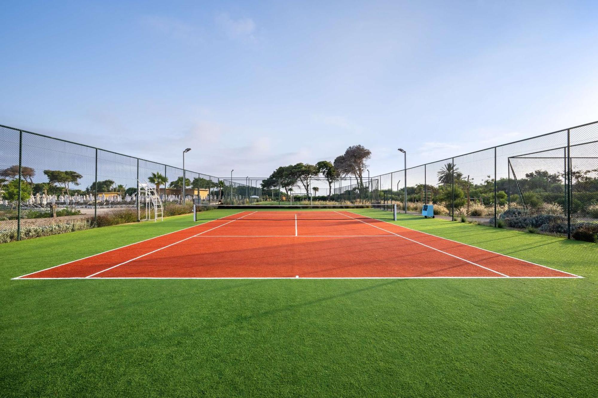 Radisson Blu Resort Al Hoceima Exterior photo Tennis court