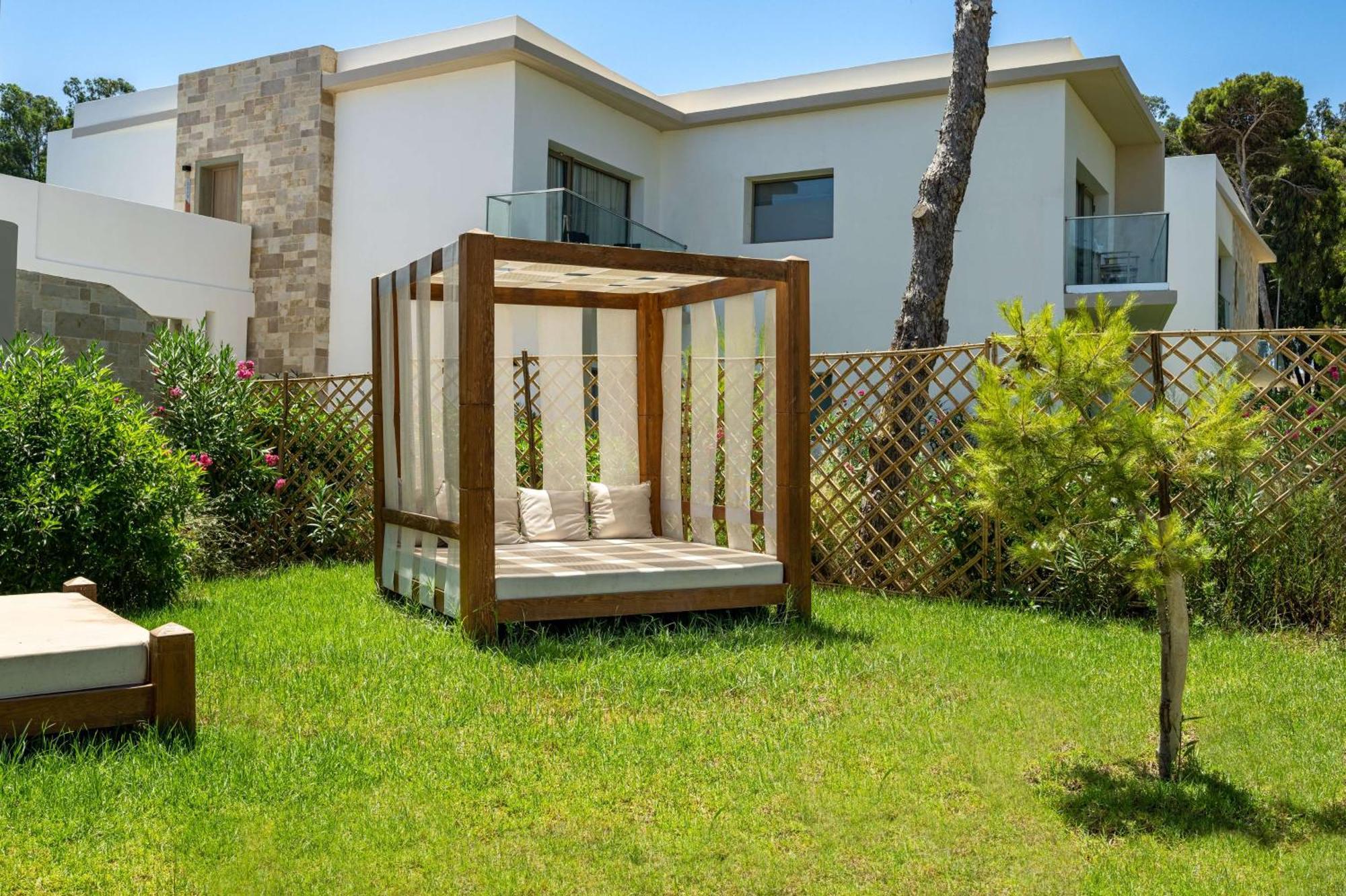 Radisson Blu Resort Al Hoceima Exterior photo A pergola in a garden