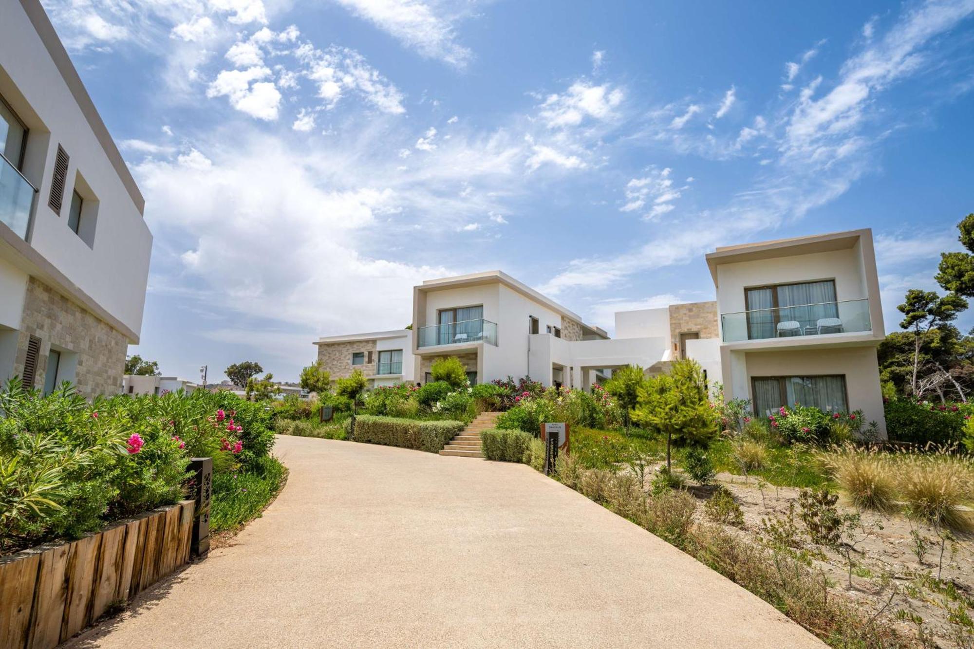 Radisson Blu Resort Al Hoceima Exterior photo The resort's villas