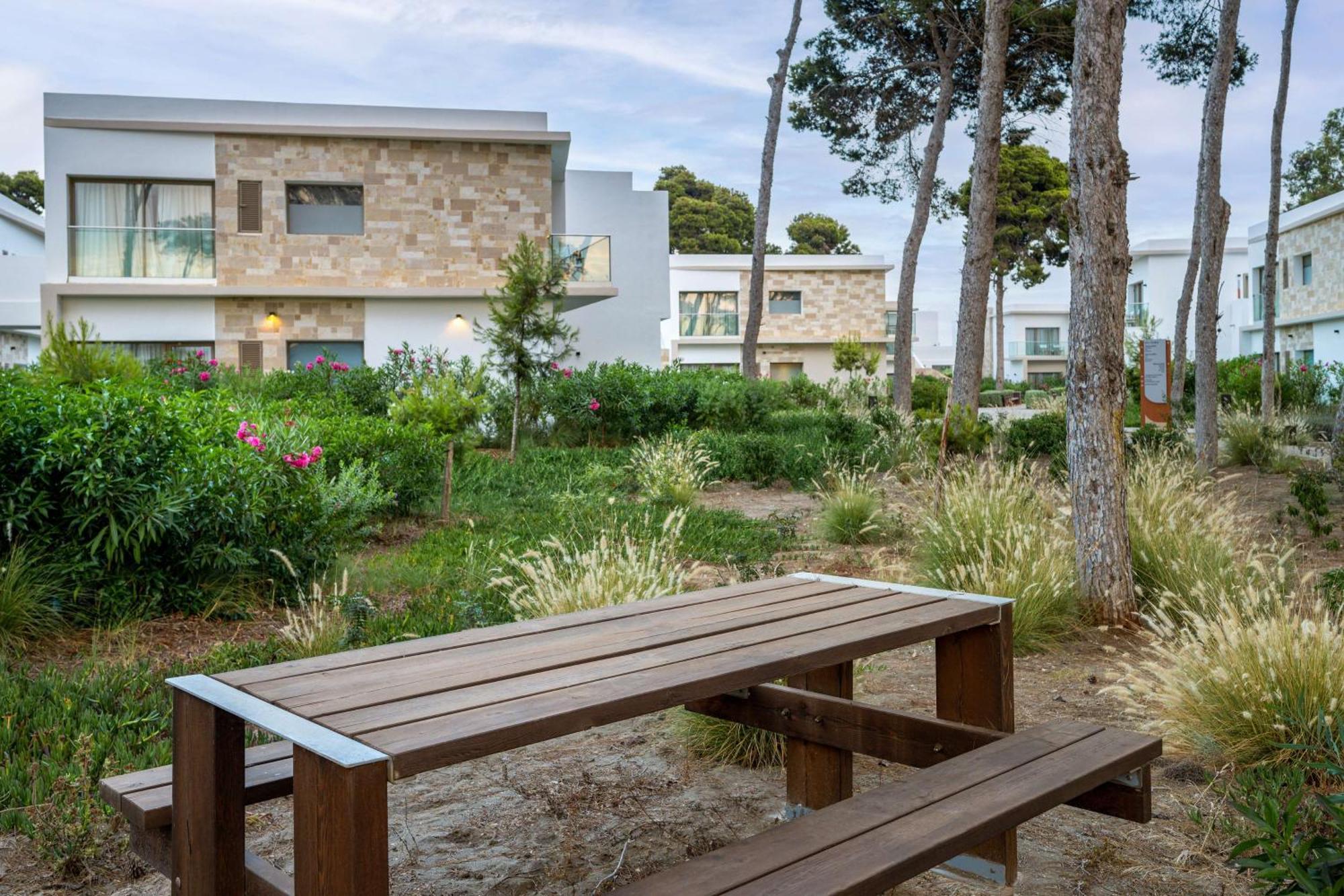 Radisson Blu Resort Al Hoceima Exterior photo The campus of the University of Lleida