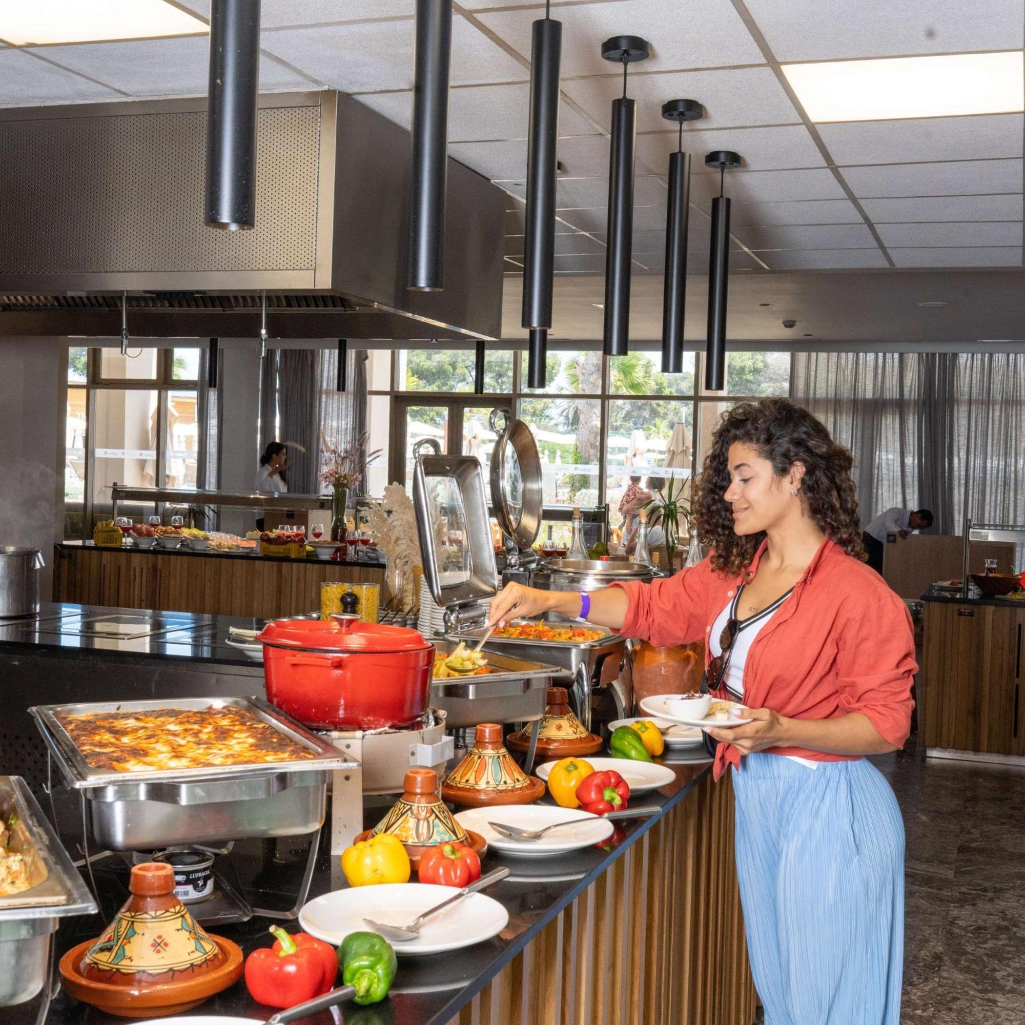 Radisson Blu Resort Al Hoceima Exterior photo A buffet at a restaurant